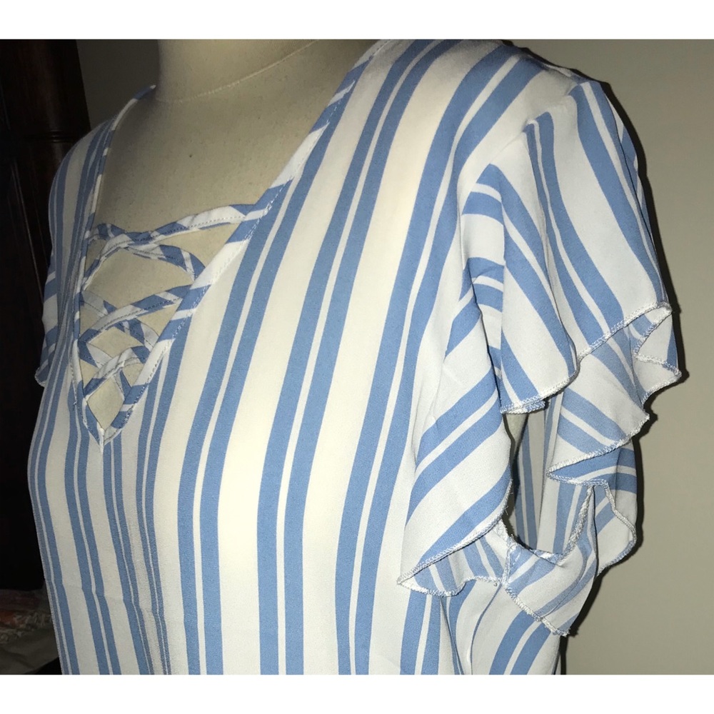 🆕 Rue21 L Blue & White Striped Blouse w/ tags!
